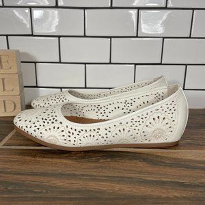 BareTraps Chika Womens Size 6 Shoes Cream Hidden Wedge Slip On Comfort Flat
